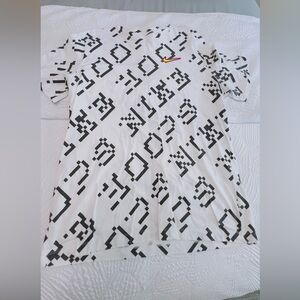 NIKE: Hoops T-Shirt - Size XL